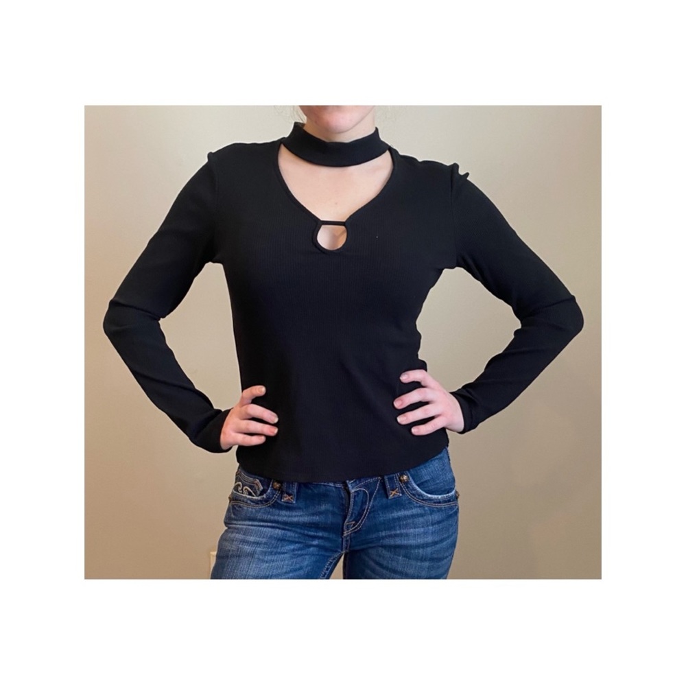A beautiful black top from Jack in a size medium. Formfitting am very trimming